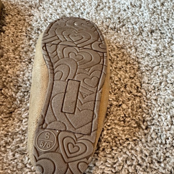 Kids Tan Moccasin with Pink Bow Slippers house shoes Size 5/6 - Picture 8 of 8